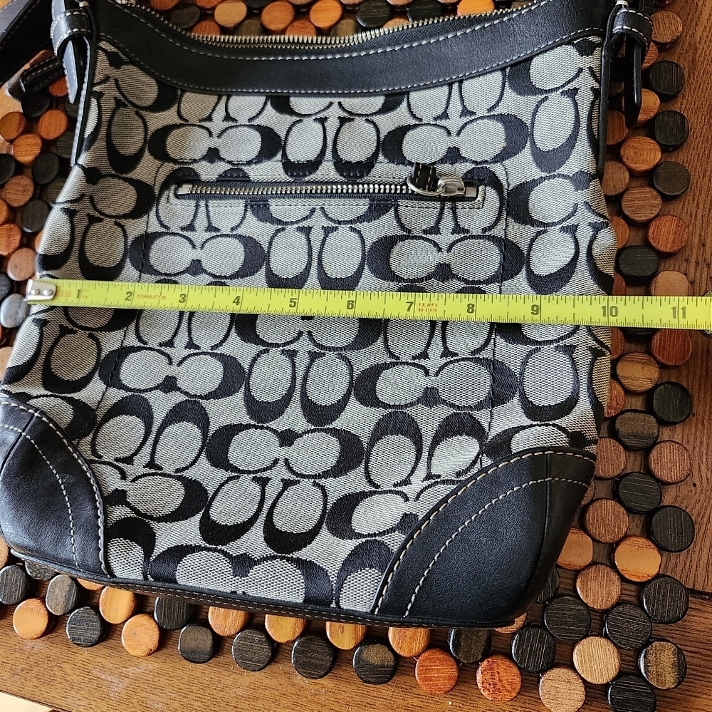 Gorgeous Coach Black and White Signature Medium Crossbody Bag - Picture 9 of 9